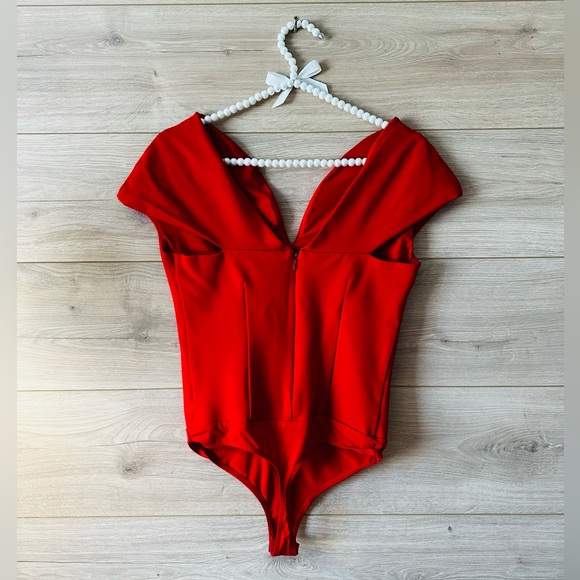 Express Red Off-Shoulder V-Neck Crop Top - Picture 4 of 10